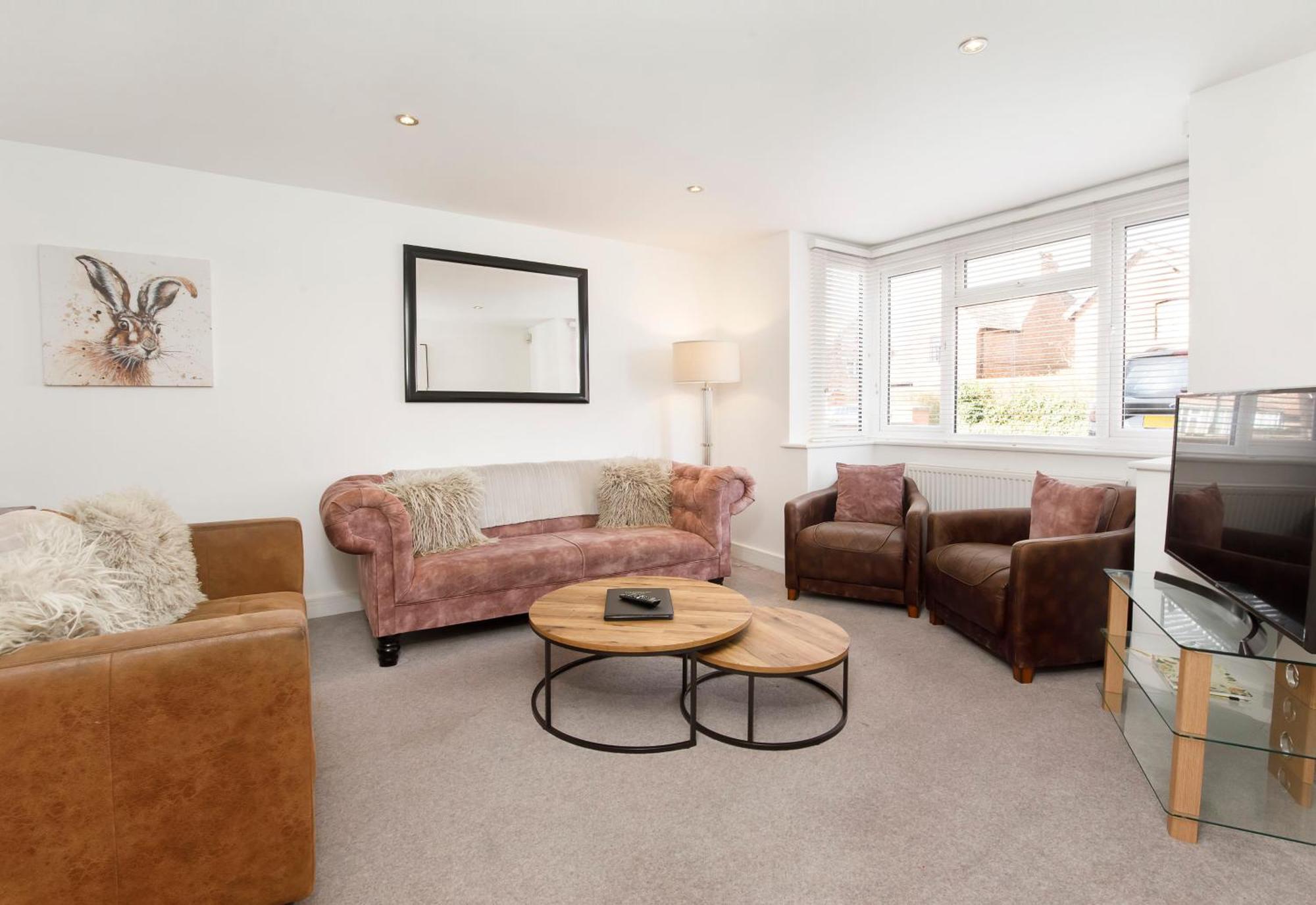 White House Apartments-Free Parking 1 Car Per Apartment York Exterior photo