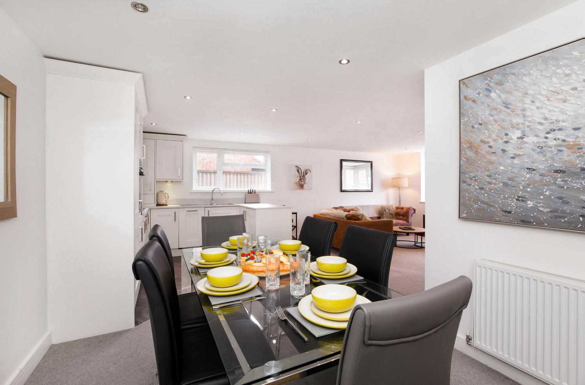White House Apartments-Free Parking 1 Car Per Apartment York Exterior photo
