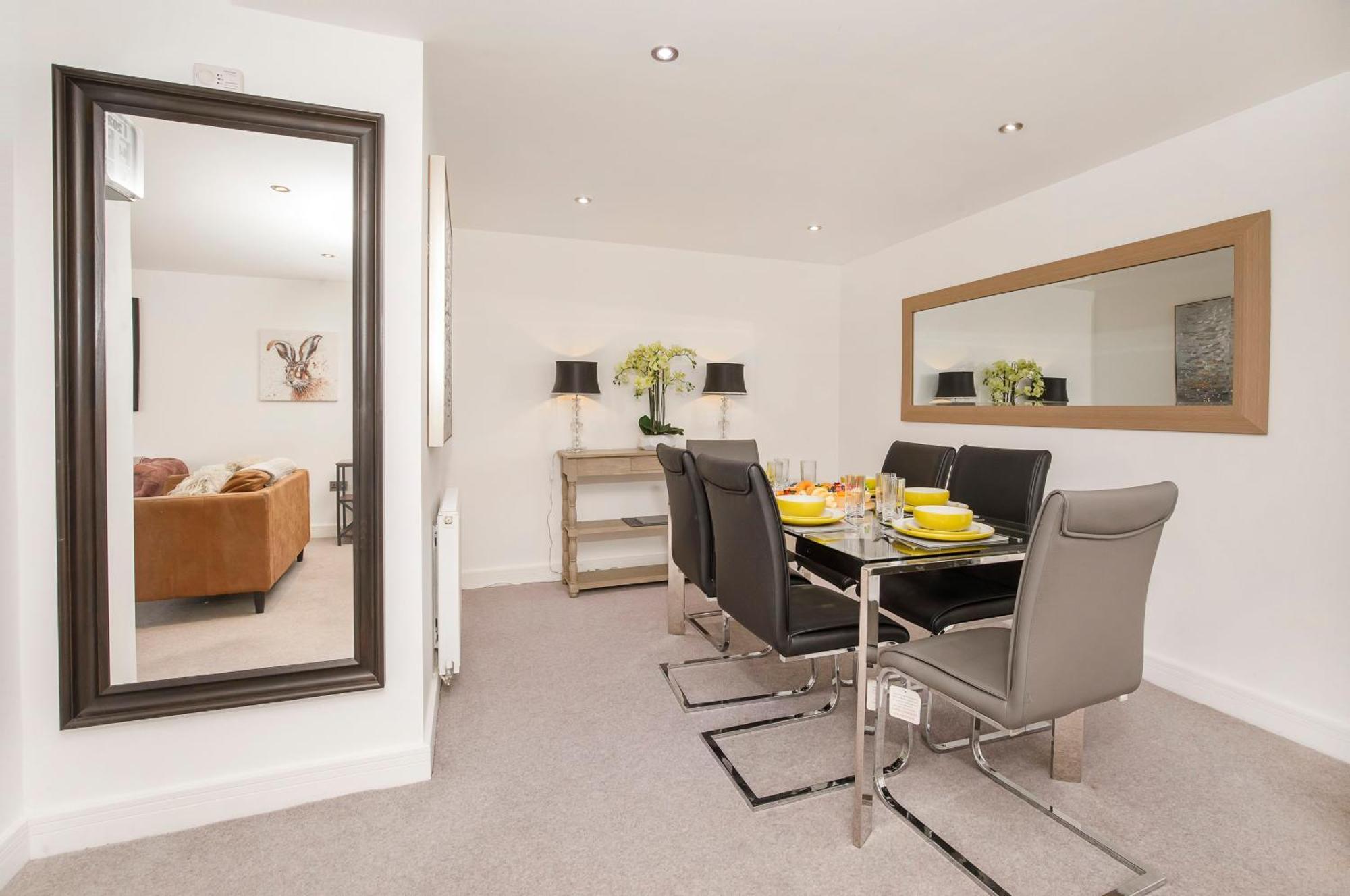 White House Apartments-Free Parking 1 Car Per Apartment York Exterior photo