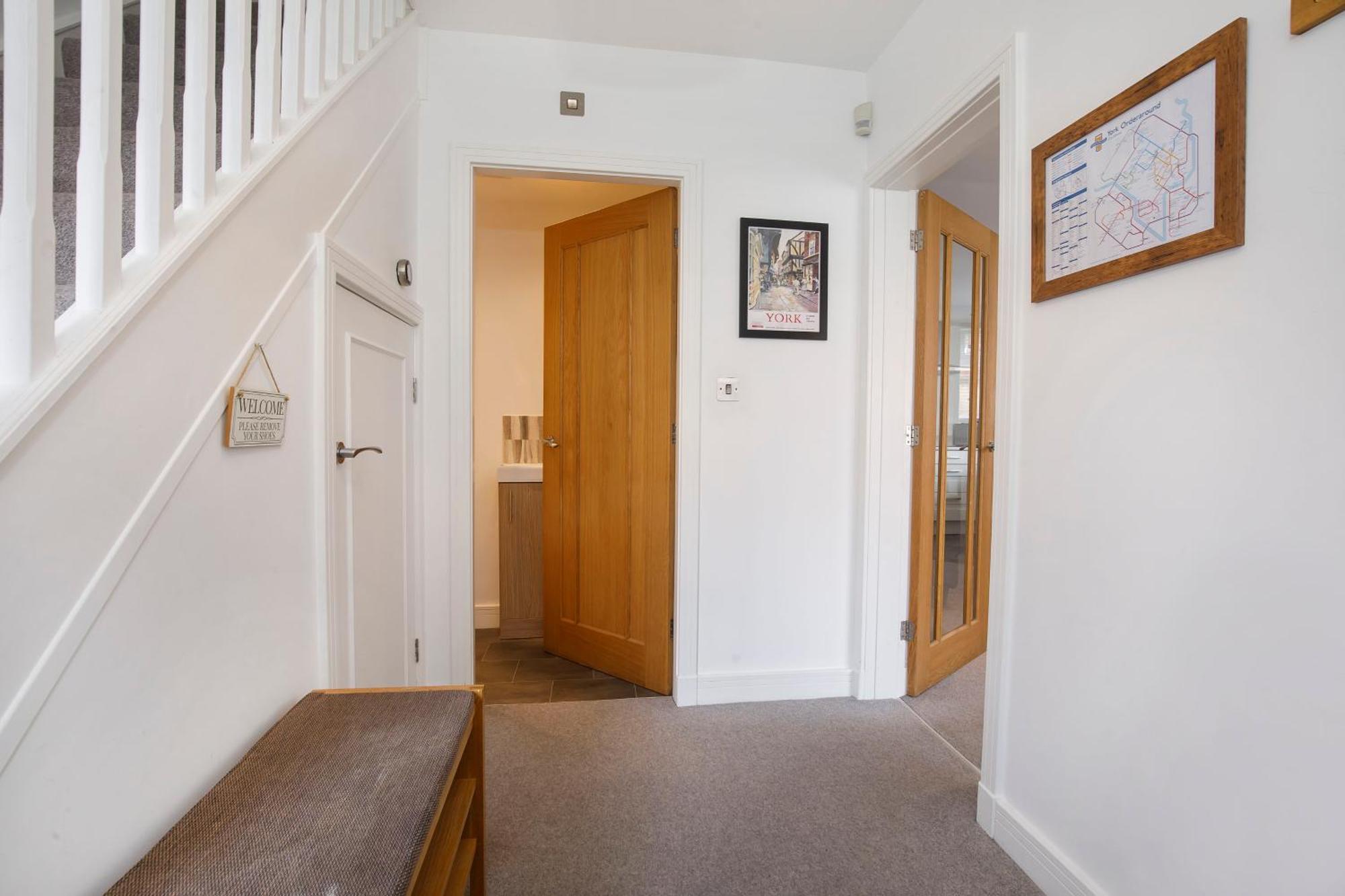 White House Apartments-Free Parking 1 Car Per Apartment York Exterior photo
