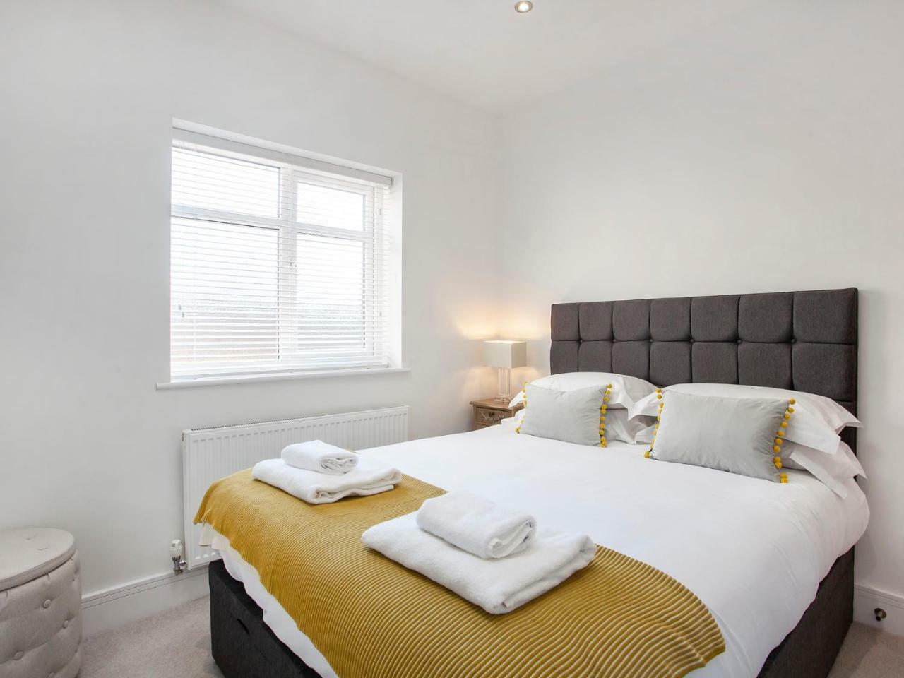 White House Apartments-Free Parking 1 Car Per Apartment York Exterior photo